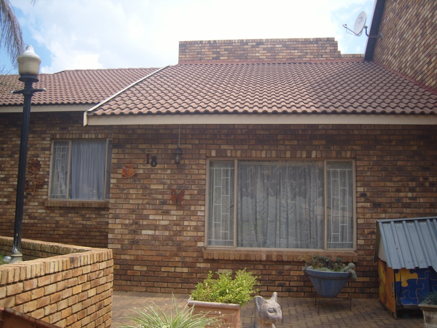 4 Bedroom Property for Sale in Suideroord Gauteng