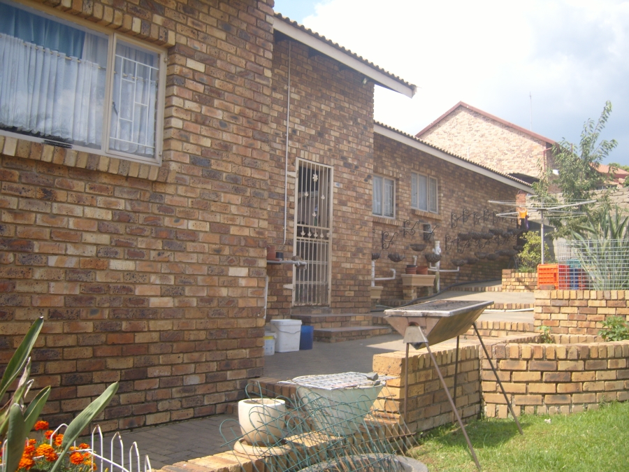 4 Bedroom Property for Sale in Suideroord Gauteng