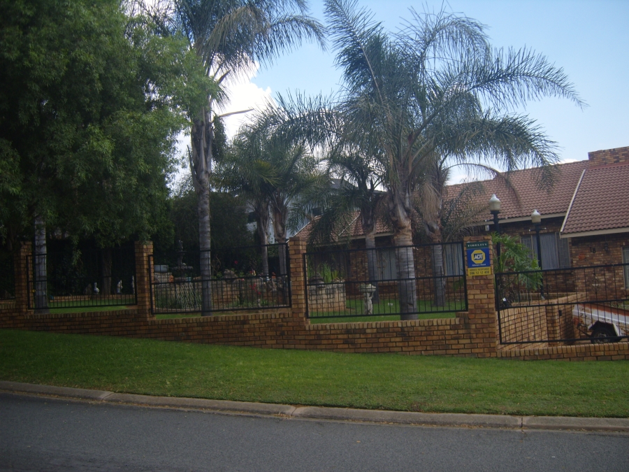 4 Bedroom Property for Sale in Suideroord Gauteng