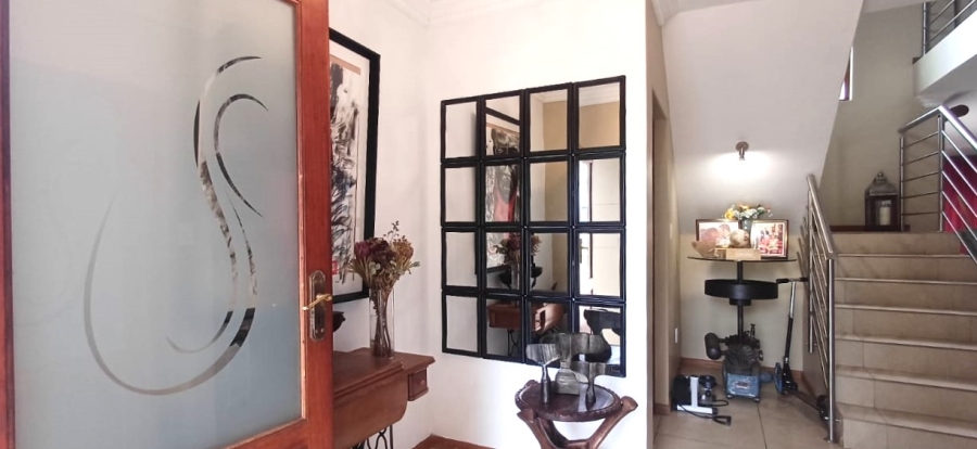 3 Bedroom Property for Sale in Bronberg Close Gauteng