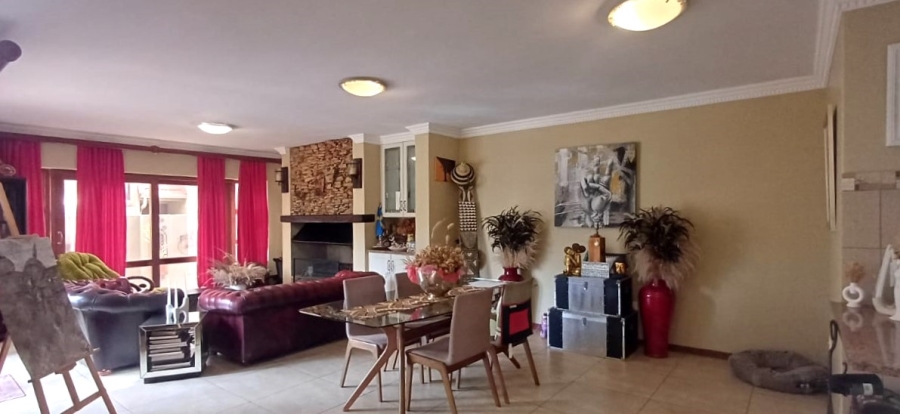 3 Bedroom Property for Sale in Bronberg Close Gauteng