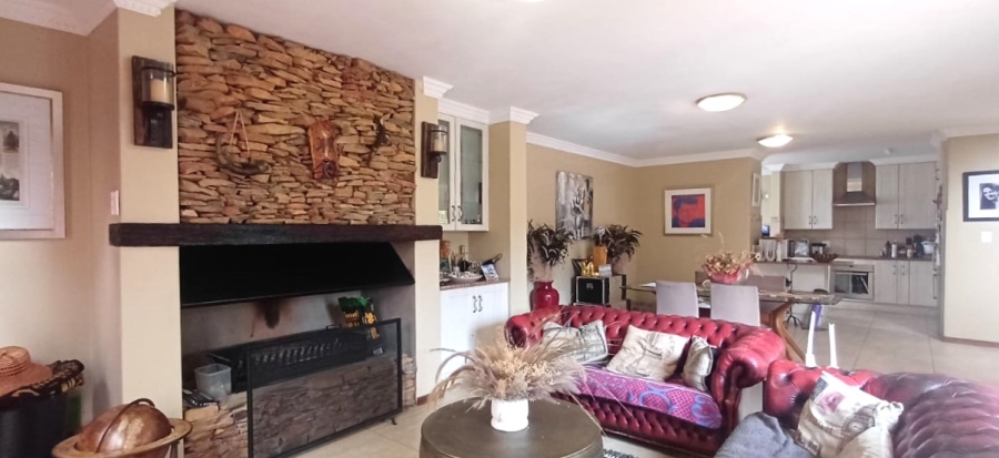 3 Bedroom Property for Sale in Bronberg Close Gauteng