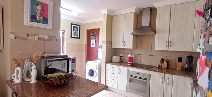3 Bedroom Property for Sale in Bronberg Close Gauteng