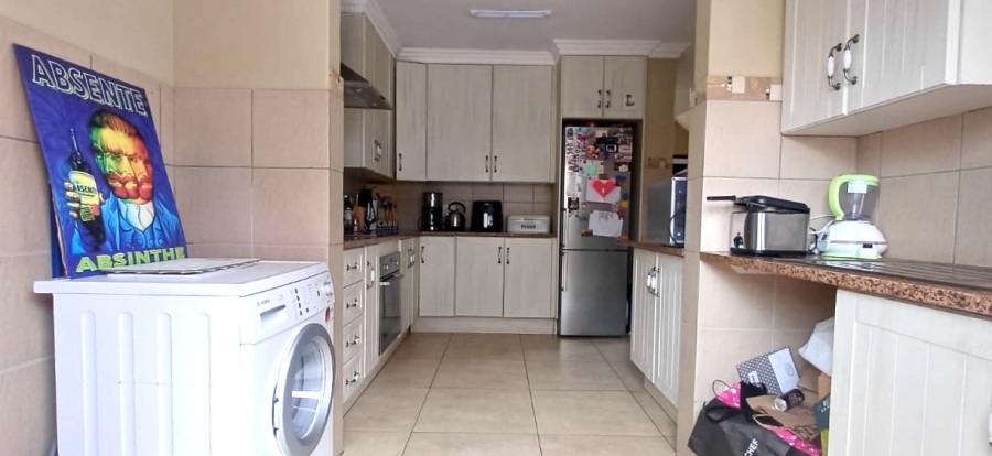 3 Bedroom Property for Sale in Bronberg Close Gauteng