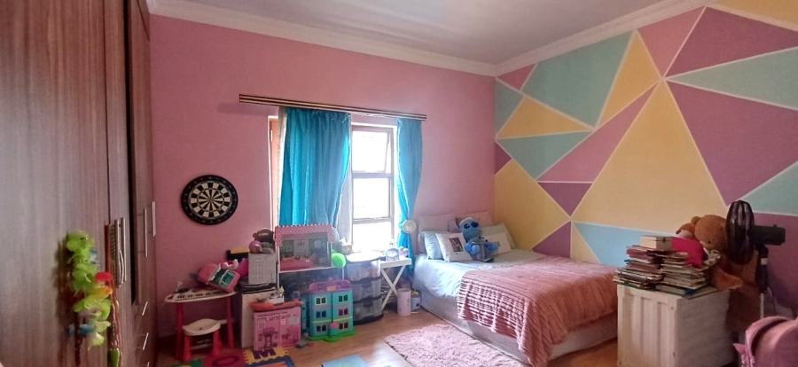 3 Bedroom Property for Sale in Bronberg Close Gauteng