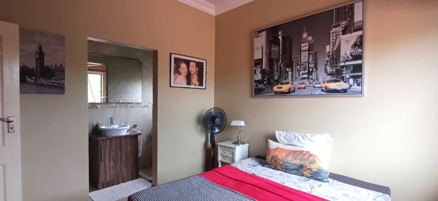 3 Bedroom Property for Sale in Bronberg Close Gauteng