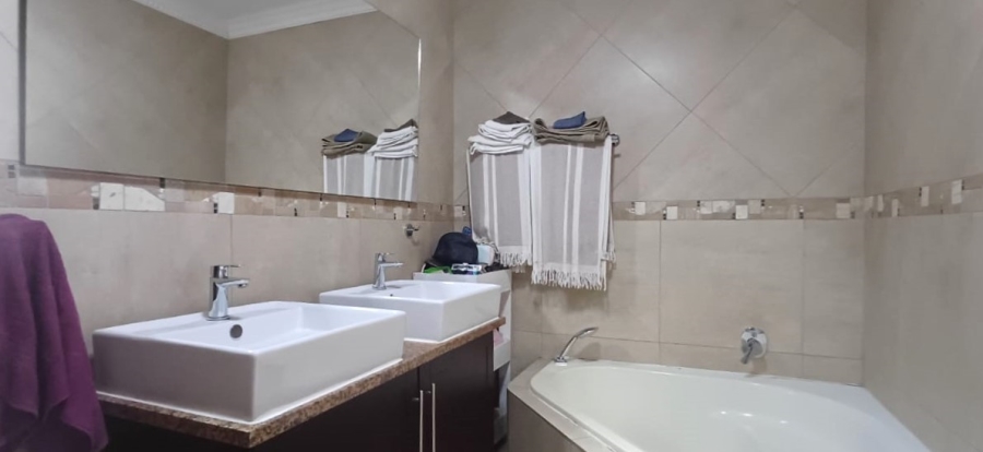 3 Bedroom Property for Sale in Bronberg Close Gauteng