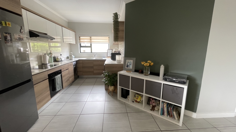 To Let 3 Bedroom Property for Rent in Waterfall Gauteng