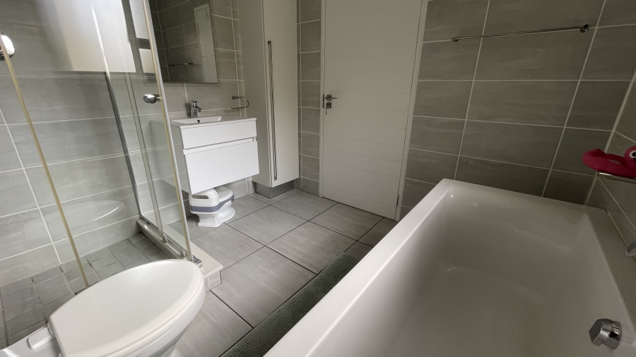 To Let 3 Bedroom Property for Rent in Waterfall Gauteng