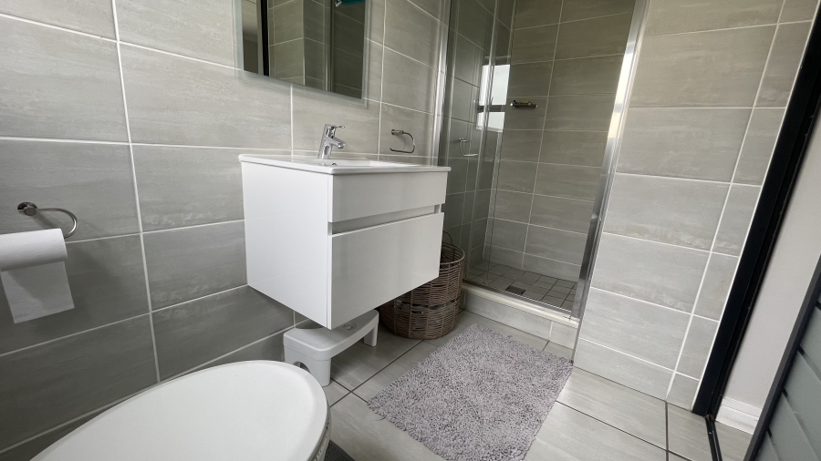 To Let 3 Bedroom Property for Rent in Waterfall Gauteng