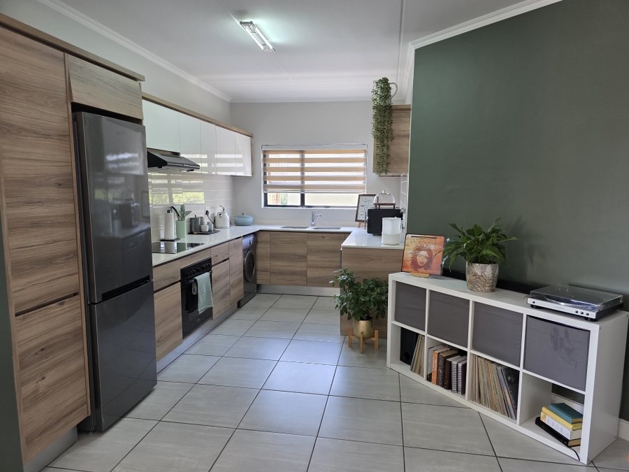 To Let 3 Bedroom Property for Rent in Waterfall Gauteng