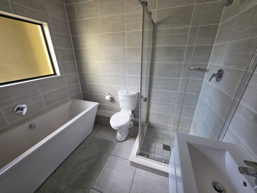 To Let 3 Bedroom Property for Rent in Waterfall Gauteng