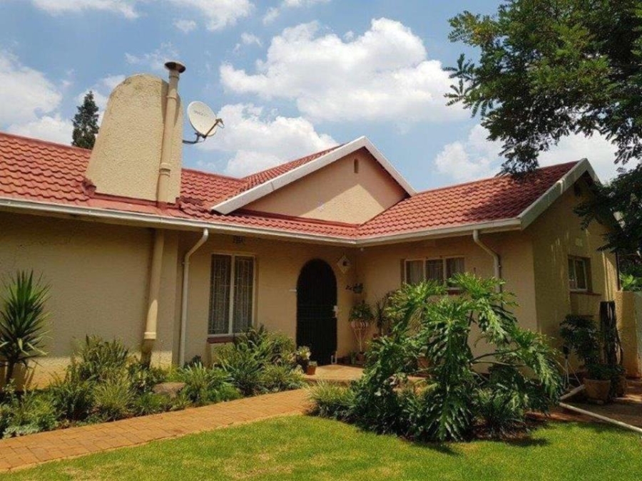 To Let 4 Bedroom Property for Rent in Krugersrus Gauteng