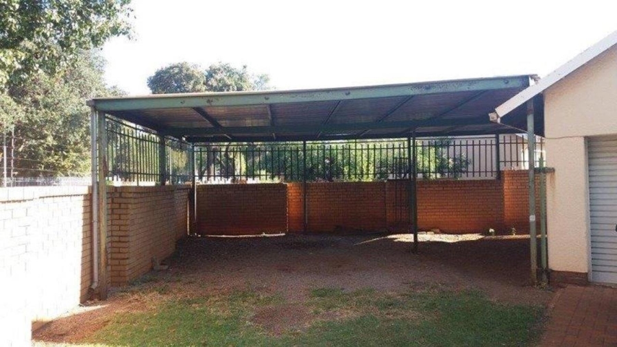 To Let 4 Bedroom Property for Rent in Krugersrus Gauteng