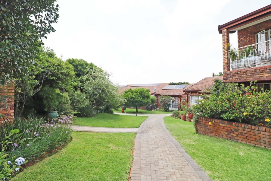 1 Bedroom Property for Sale in Bryanston Gauteng