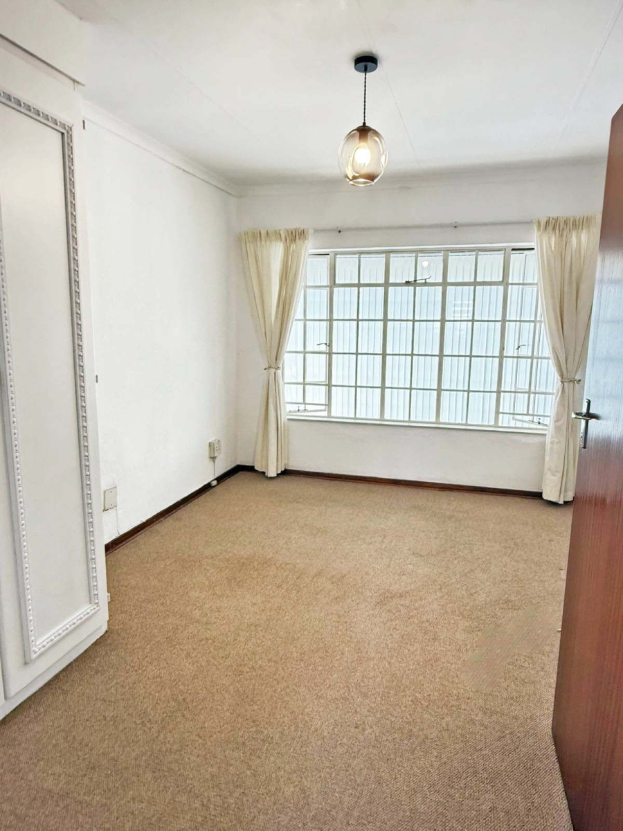 1 Bedroom Property for Sale in Bryanston Gauteng