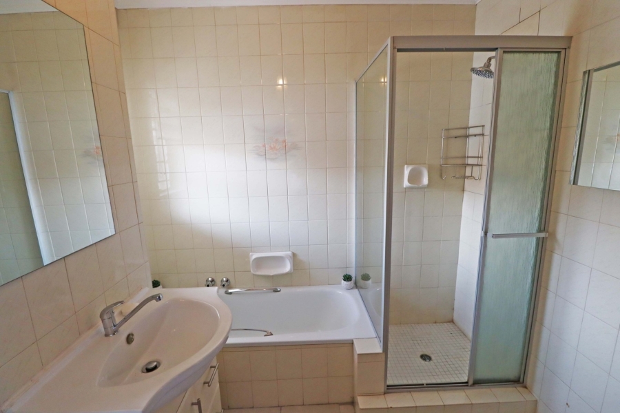 1 Bedroom Property for Sale in Bryanston Gauteng