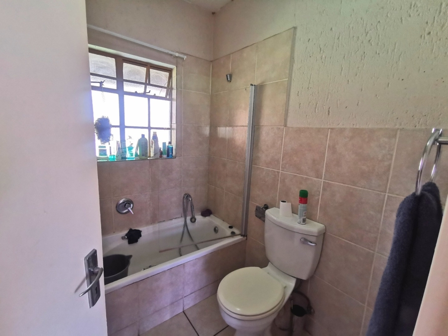 2 Bedroom Property for Sale in Hughes Gauteng