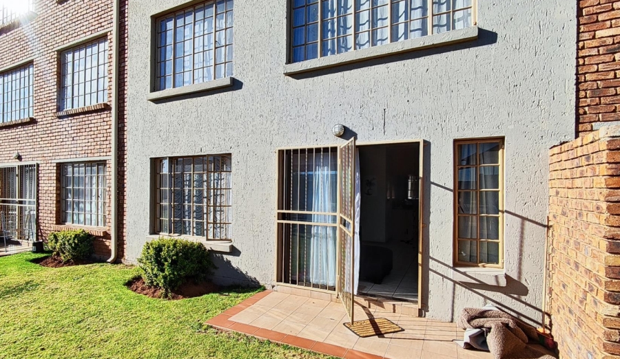 2 Bedroom Property for Sale in Hughes Gauteng