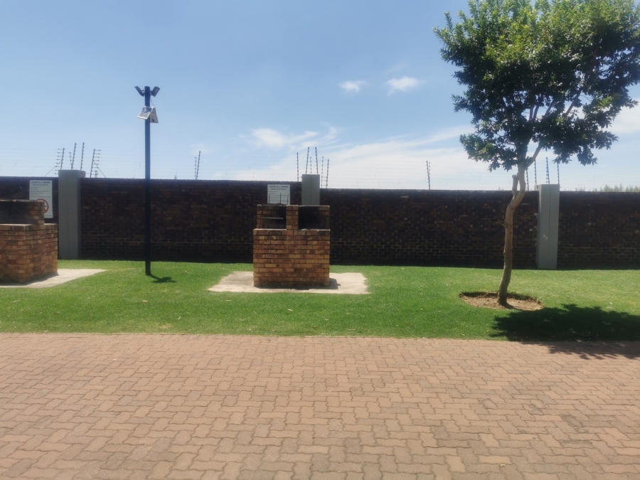 2 Bedroom Property for Sale in Hughes Gauteng