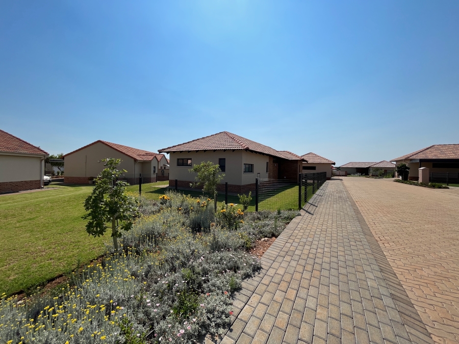2 Bedroom Property for Sale in The Retreat Gauteng