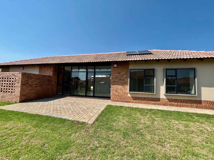 2 Bedroom Property for Sale in The Retreat Gauteng