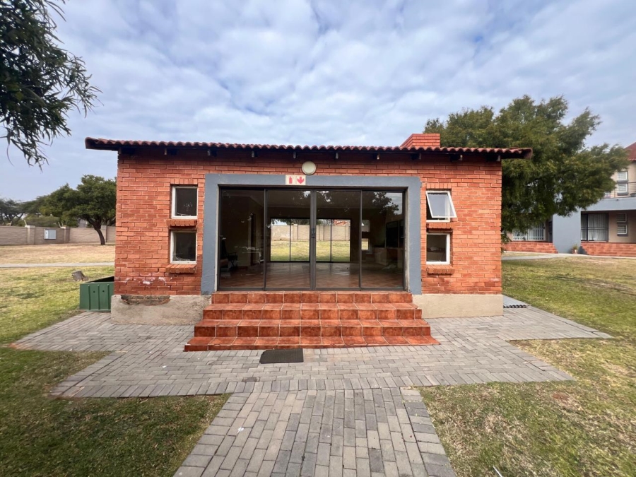 2 Bedroom Property for Sale in Willowbrook Gauteng