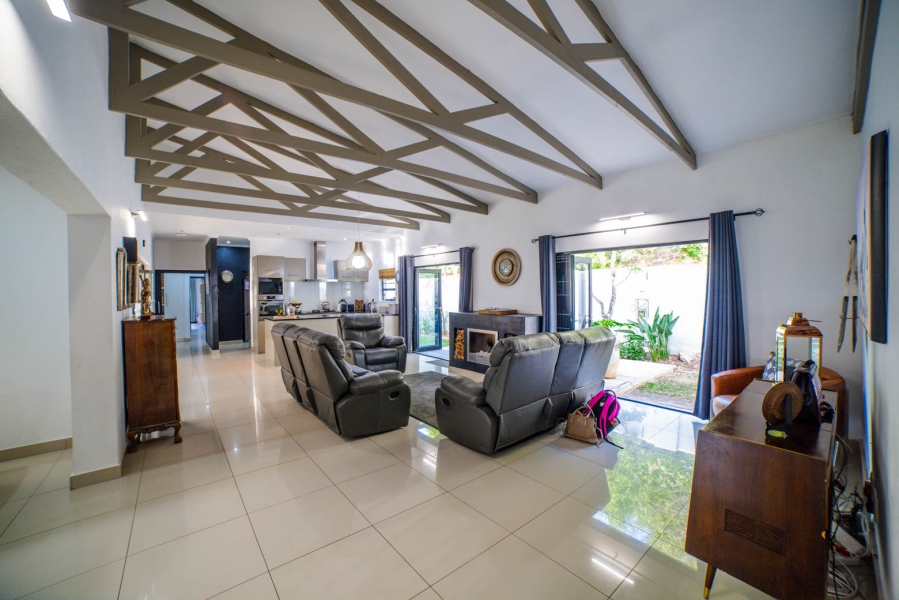 4 Bedroom Property for Sale in Maroeladal Gauteng