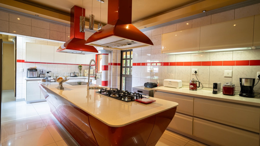 7 Bedroom Property for Sale in Buccleuch Gauteng