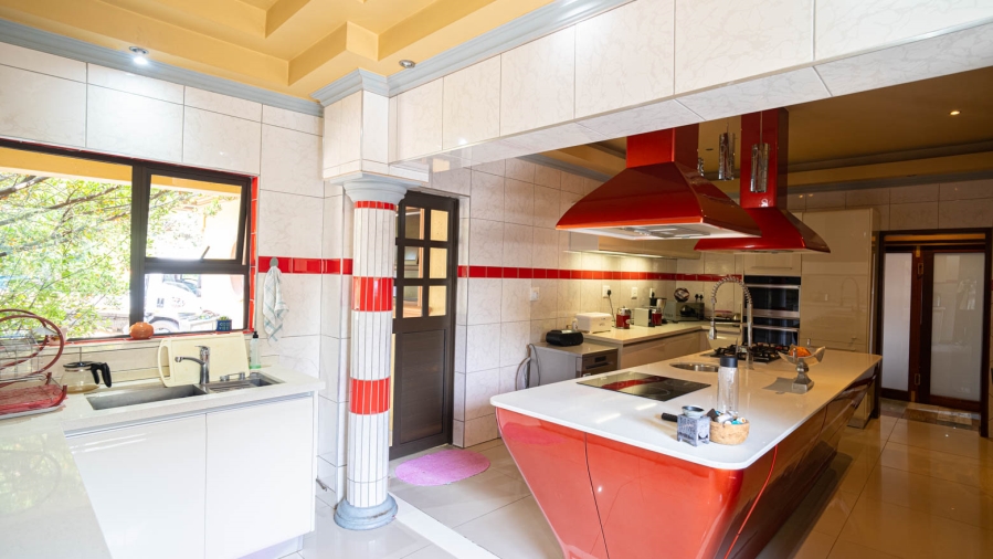 7 Bedroom Property for Sale in Buccleuch Gauteng