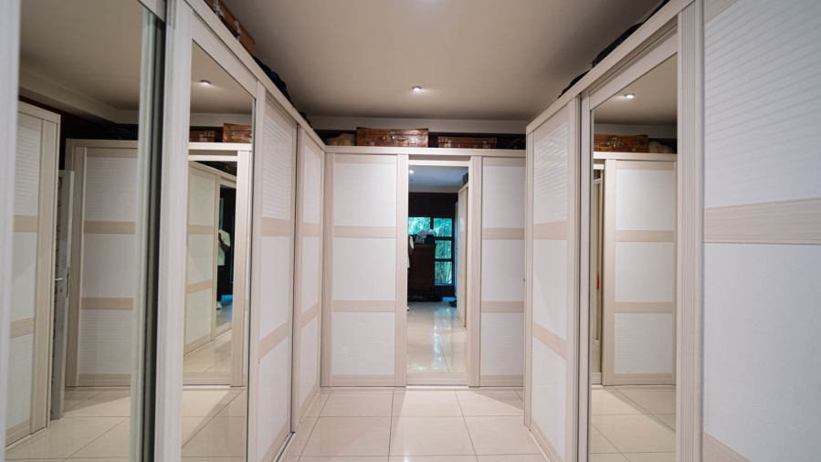 7 Bedroom Property for Sale in Buccleuch Gauteng