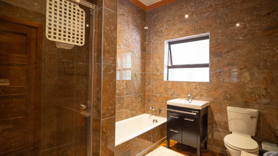 7 Bedroom Property for Sale in Buccleuch Gauteng