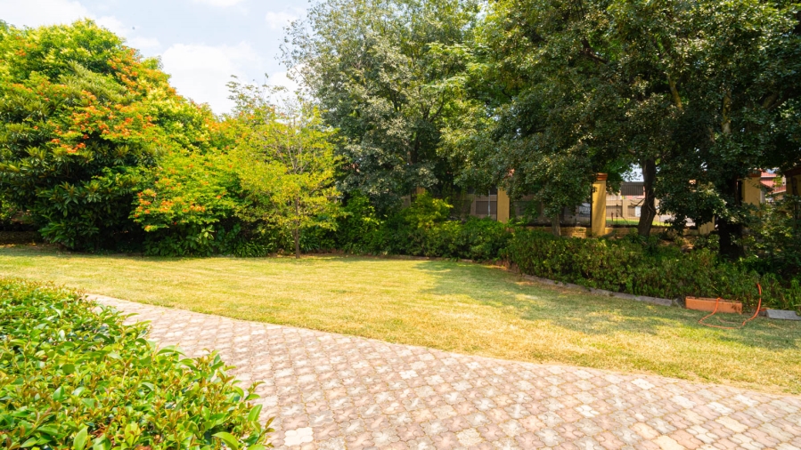 7 Bedroom Property for Sale in Buccleuch Gauteng