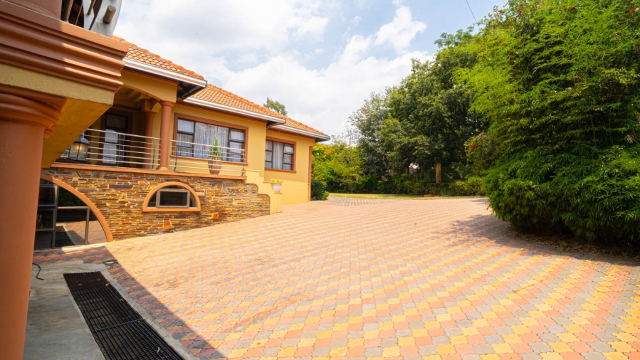 7 Bedroom Property for Sale in Buccleuch Gauteng