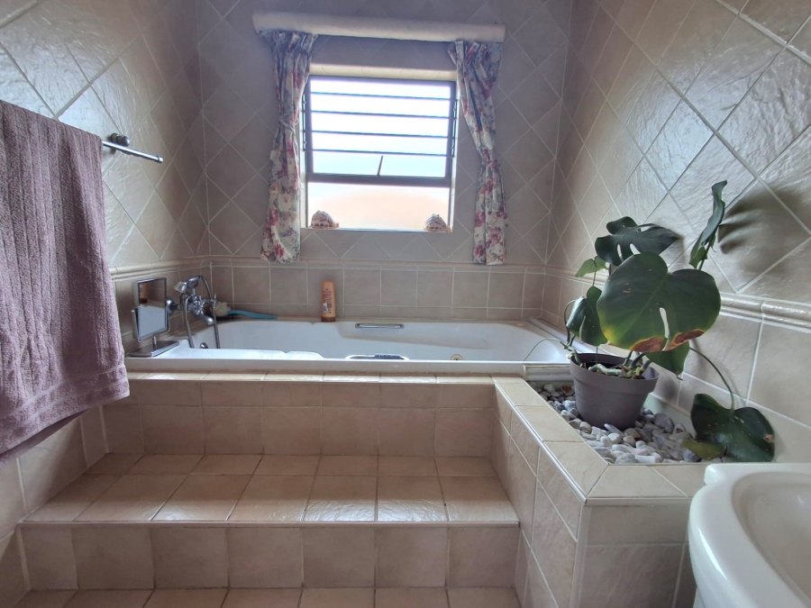 3 Bedroom Property for Sale in Bartlett Gauteng