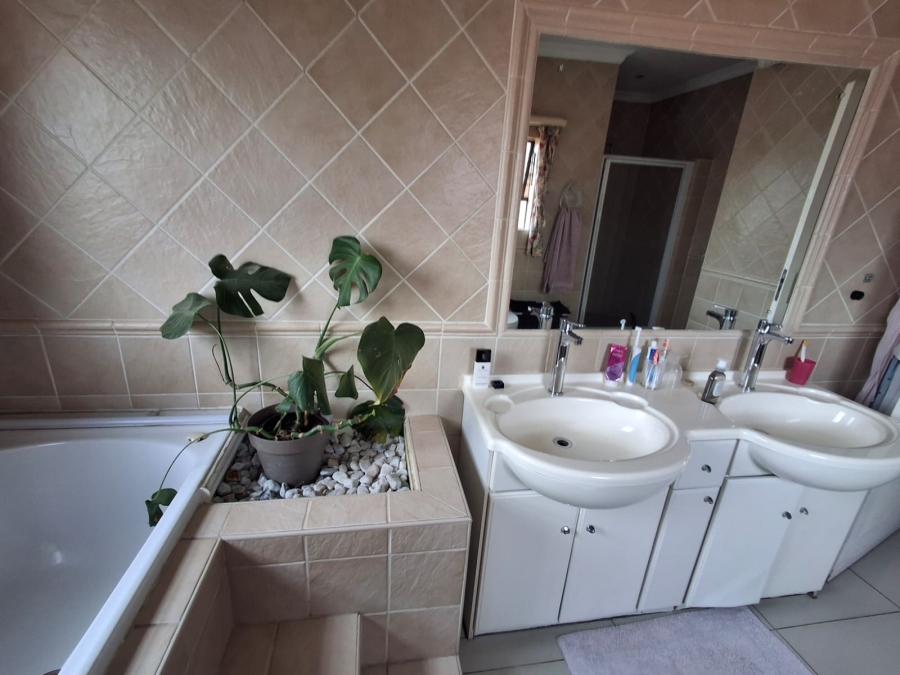 3 Bedroom Property for Sale in Bartlett Gauteng