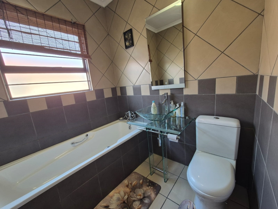 3 Bedroom Property for Sale in Vanderbijlpark SE 2 Gauteng