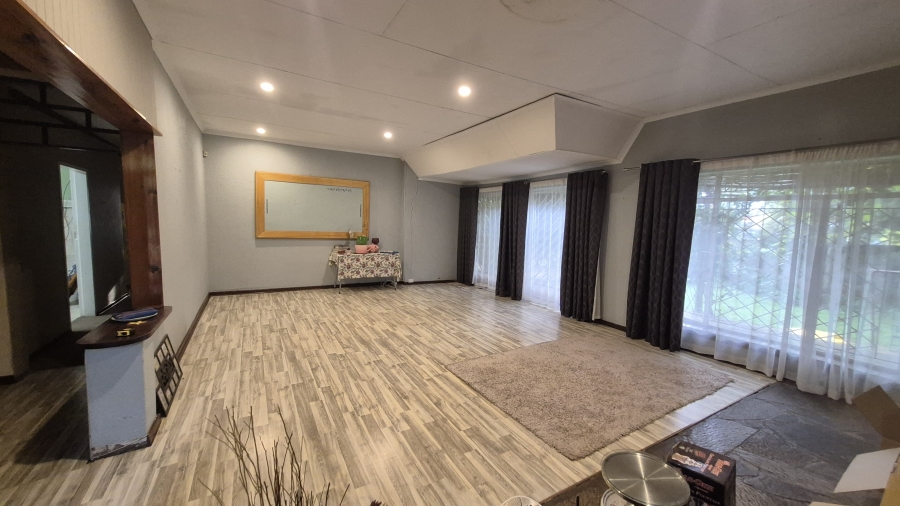To Let 5 Bedroom Property for Rent in Persida Gauteng