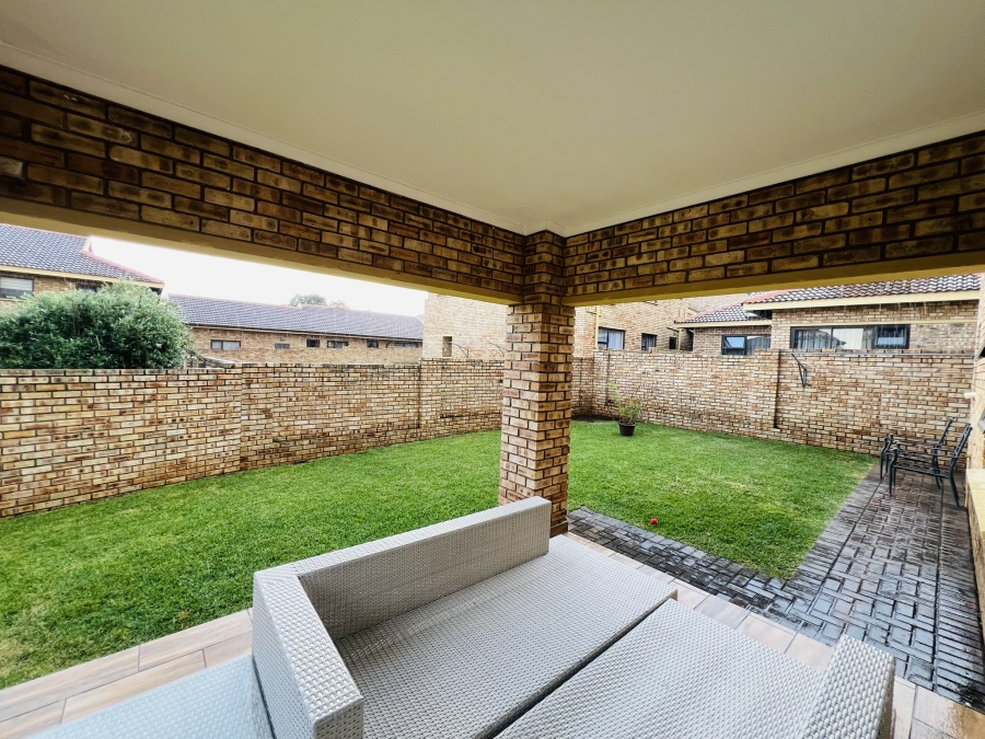 To Let 3 Bedroom Property for Rent in North Riding Gauteng