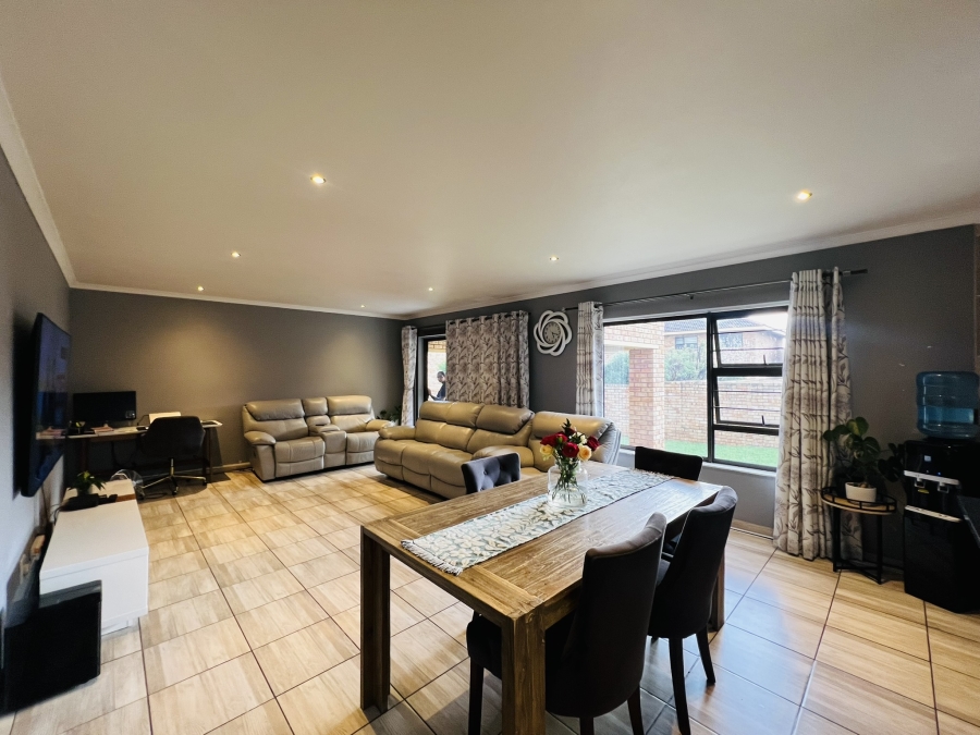 To Let 3 Bedroom Property for Rent in North Riding Gauteng