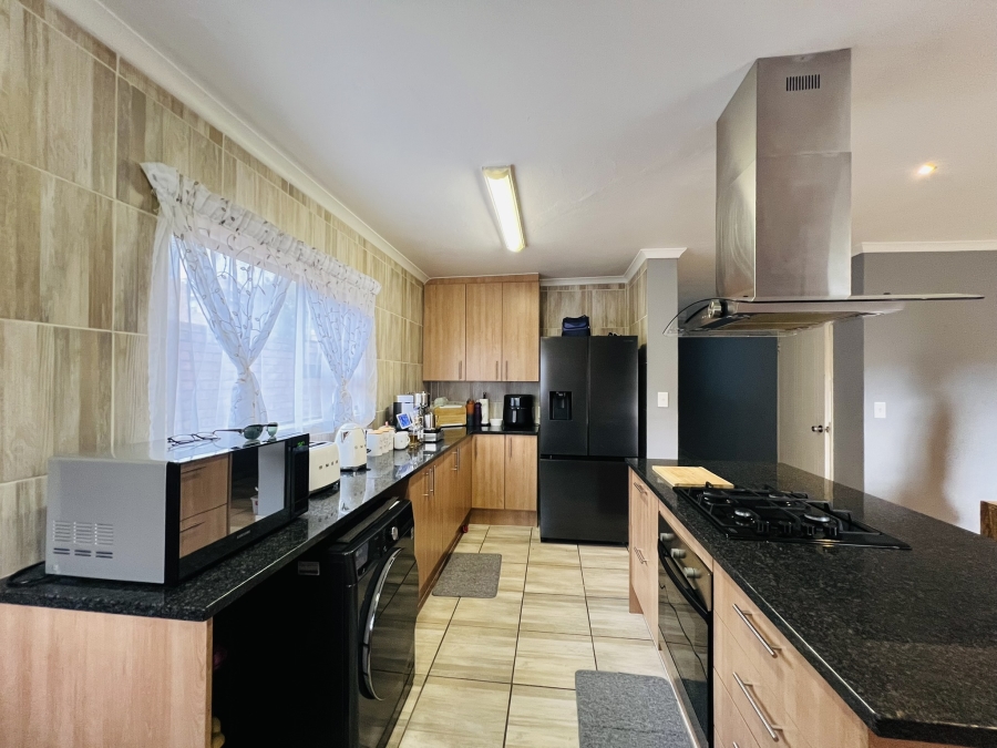 To Let 3 Bedroom Property for Rent in North Riding Gauteng