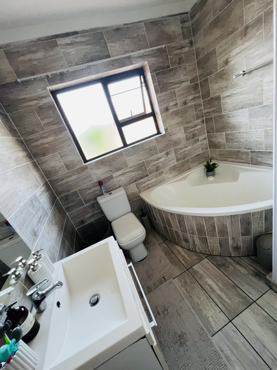 To Let 3 Bedroom Property for Rent in North Riding Gauteng