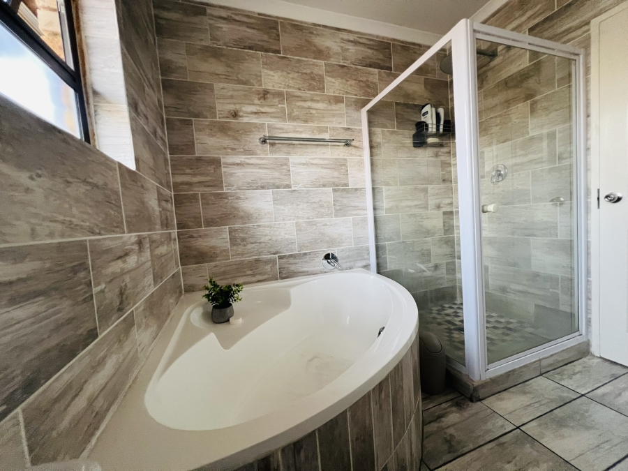 To Let 3 Bedroom Property for Rent in North Riding Gauteng