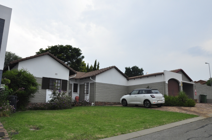 2 Bedroom Property for Sale in Halfway Gardens Gauteng
