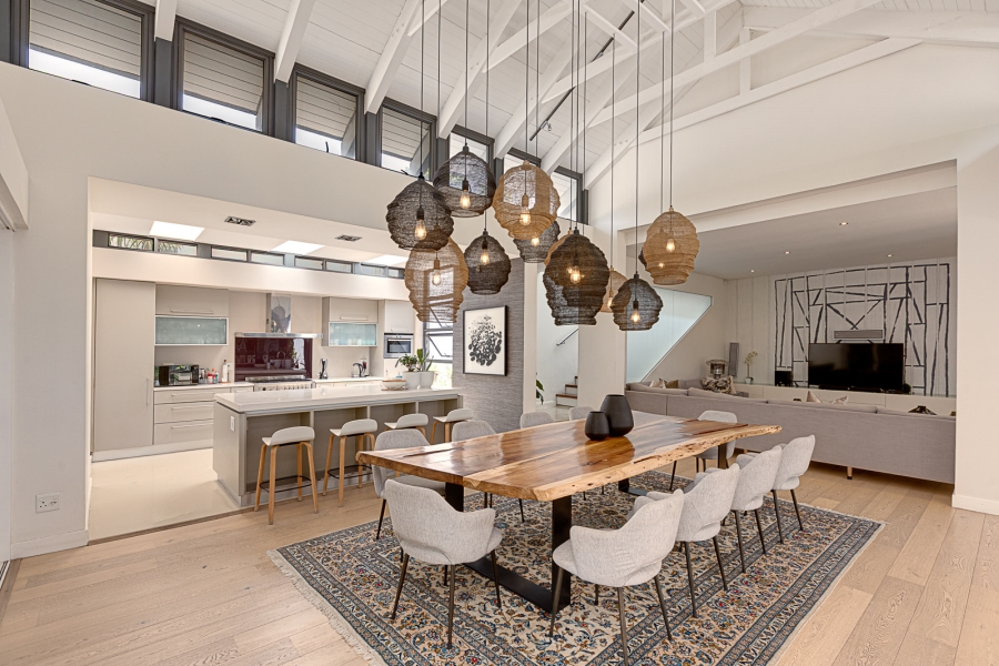 6 Bedroom Property for Sale in Benmore Gardens Gauteng