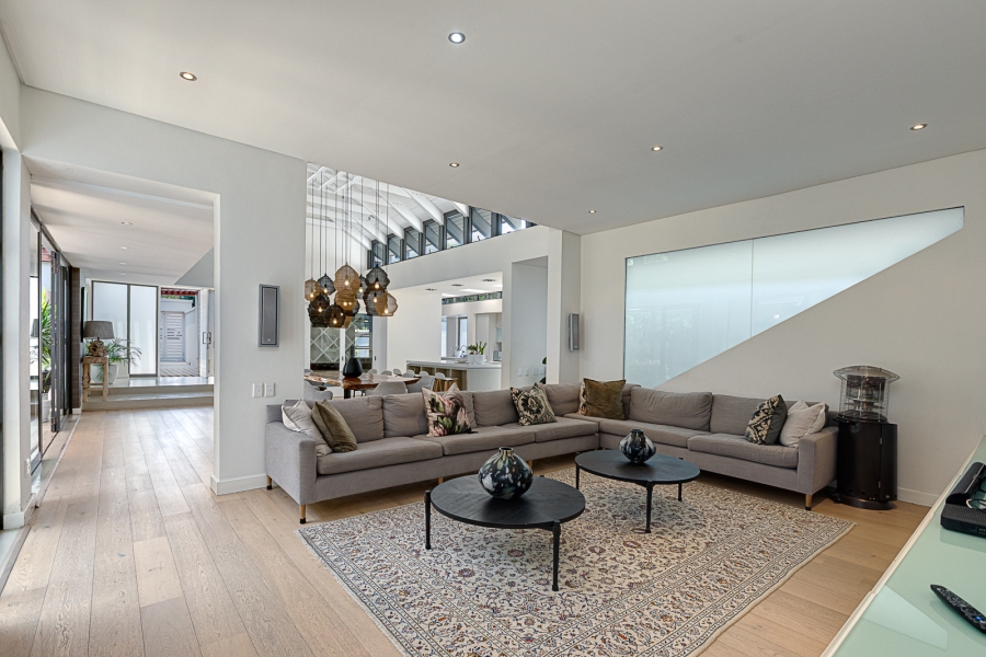 6 Bedroom Property for Sale in Benmore Gardens Gauteng