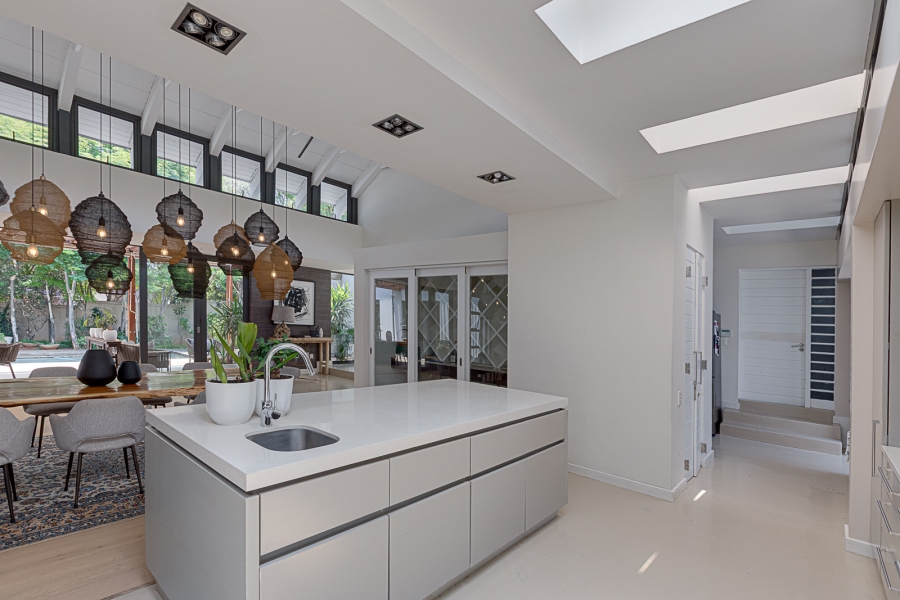 6 Bedroom Property for Sale in Benmore Gardens Gauteng