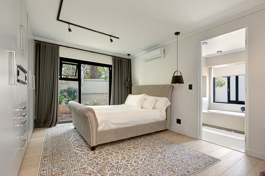 6 Bedroom Property for Sale in Benmore Gardens Gauteng