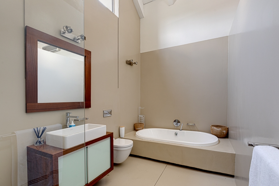 6 Bedroom Property for Sale in Benmore Gardens Gauteng