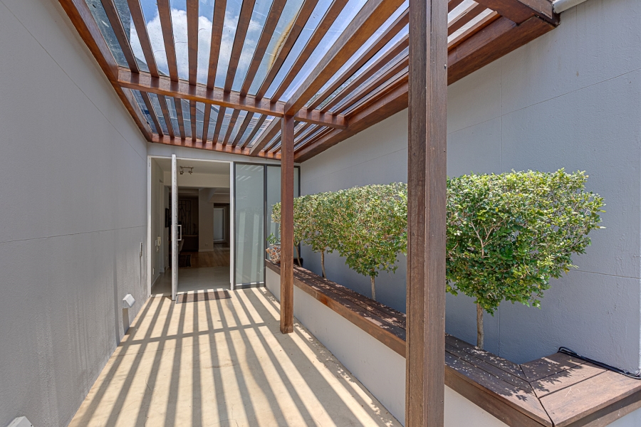 6 Bedroom Property for Sale in Benmore Gardens Gauteng